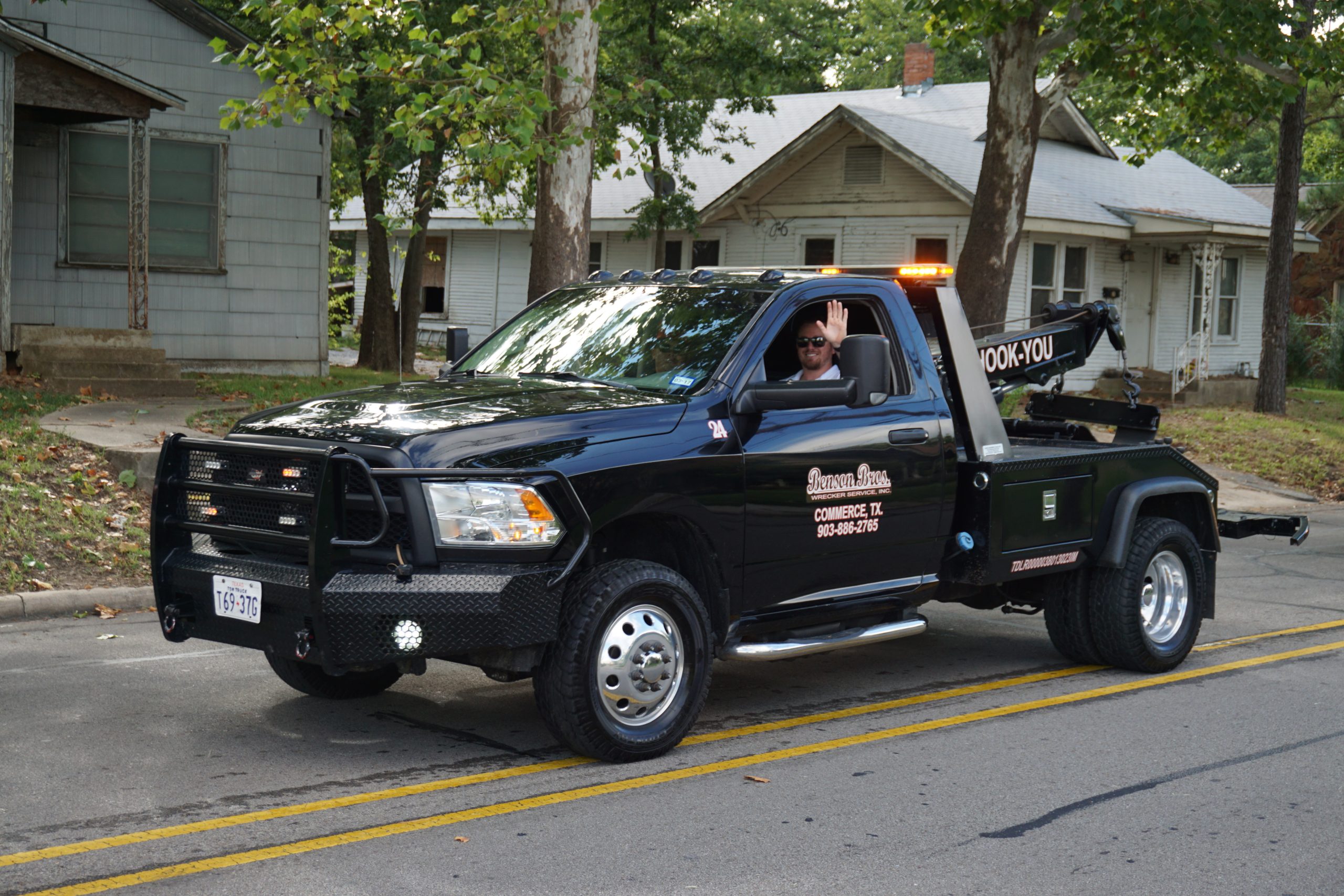 How Tow Truck Services Help Drivers During Unexpected Roadside Problems