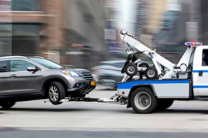 How Tow Truck Services Help Drivers During Unexpected Roadside Problems